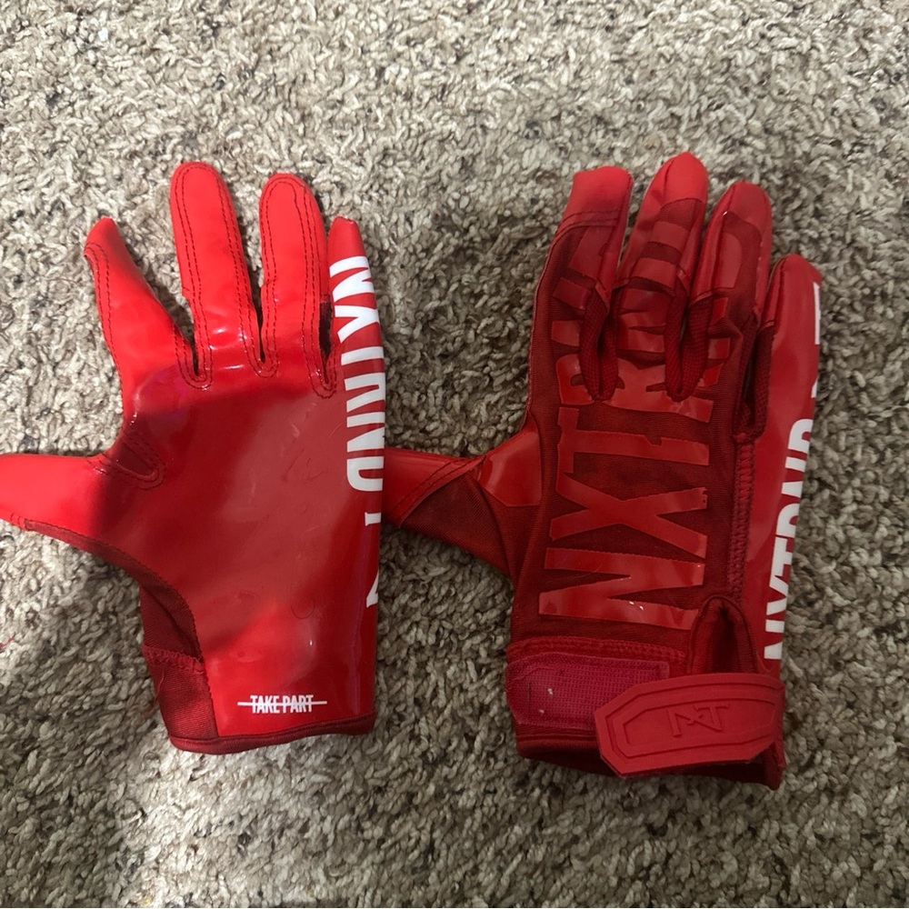 Red Performance Gloves - Picture 2 of 4
